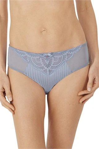 Karolina Brief