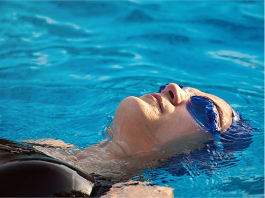4 Tipps für das Schwimmen nach einer Brustkrebsoperation
