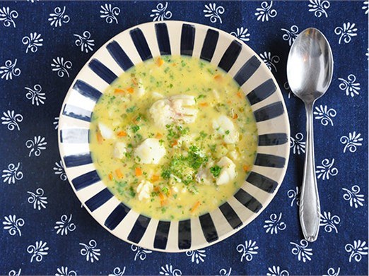 Fischsuppe mit Zitrone und Reis
