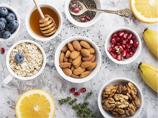 Fruchtige Frühstücksmuffins mit Nüssen