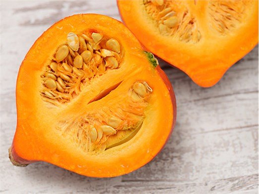 Kürbiscremesuppe mit Korianderpesto