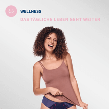 eine Frau trägt bequeme Freizeitkleidung